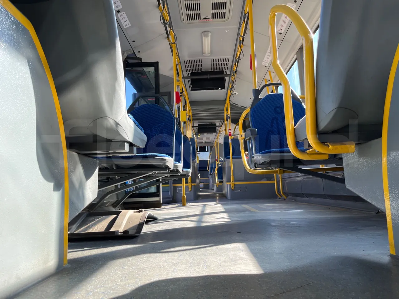 Mercedes-Benz Conecto 628B02-BD1GKEB - Euro 6 - 265 Kw - 17.956 Mt - seat brackets photo