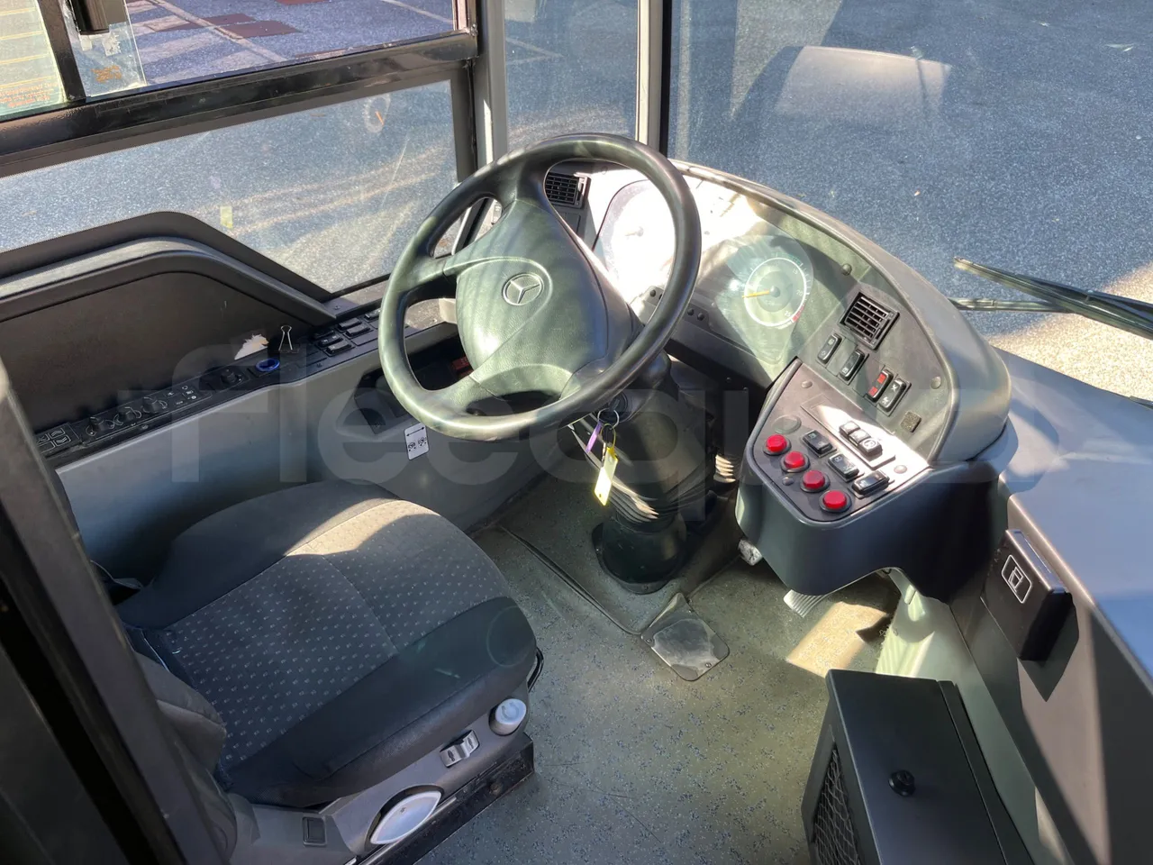 Mercedes-Benz Conecto 628B02-BD1GKEB - Euro 6 - 265 Kw - 17.956 Mt - buttons panels on