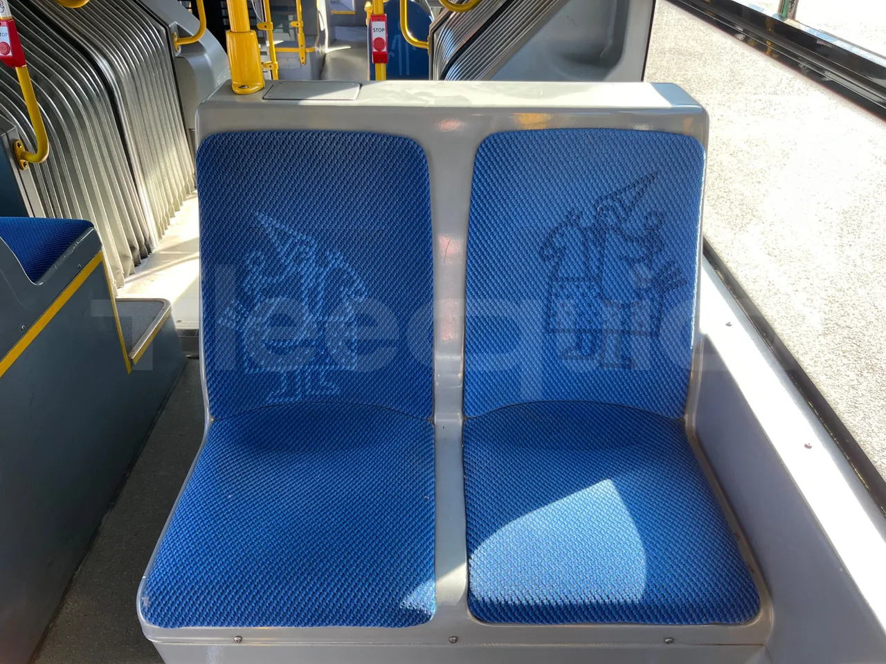 Mercedes-Benz Conecto 628B02-BD1GKEB - Euro 6 - 265 Kw - 17.956 Mt - single seat detail