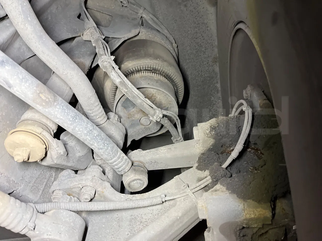 Mercedes-Benz Conecto 628B02-BD1GKEB - Euro 6 - 265 Kw - 17.956 Mt - front air springs left