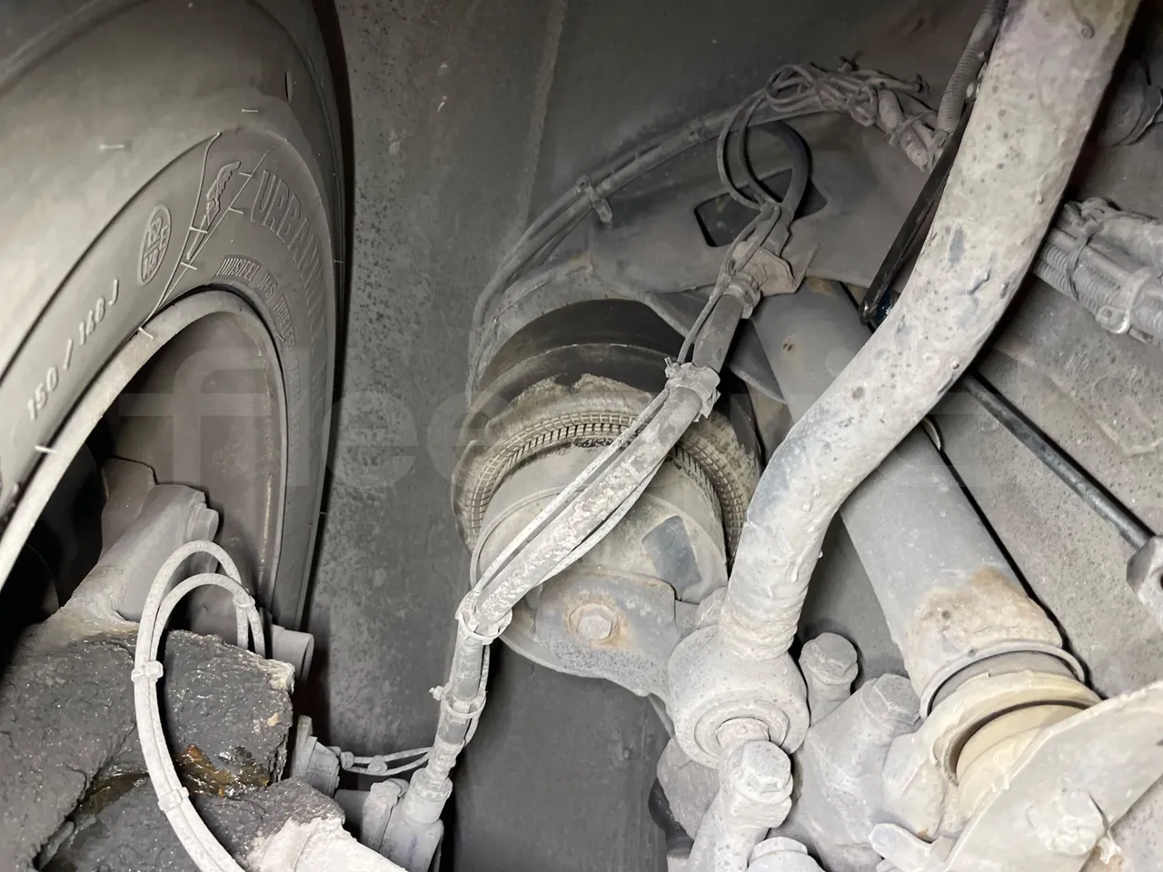 Mercedes-Benz Conecto 628B02-BD1GKEB - Euro 6 - 265 Kw - 17.956 Mt - front air springs right