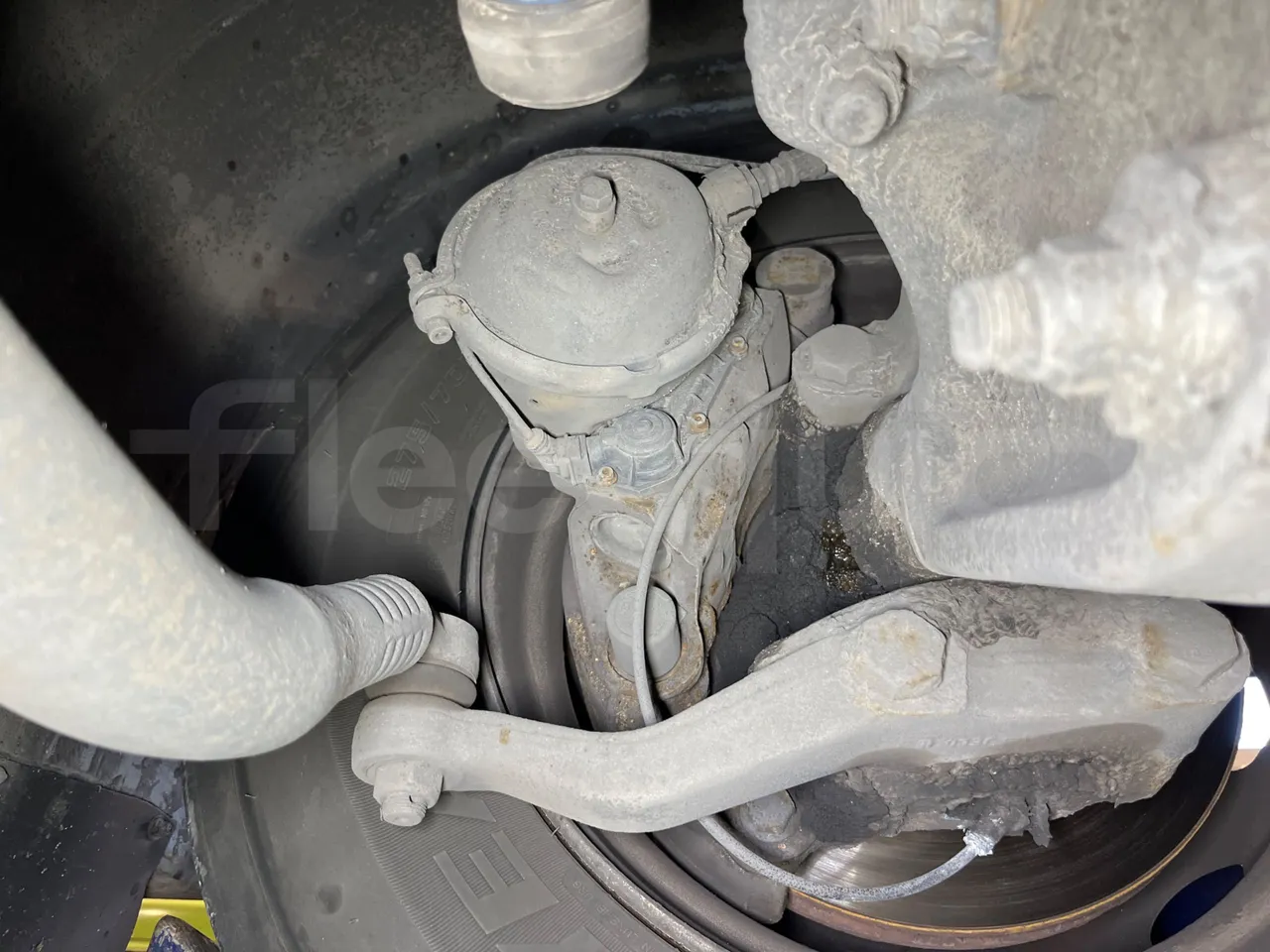 Mercedes-Benz Conecto 628B02-BD1GKEB - Euro 6 - 265 Kw - 17.956 Mt - front brake calipers left