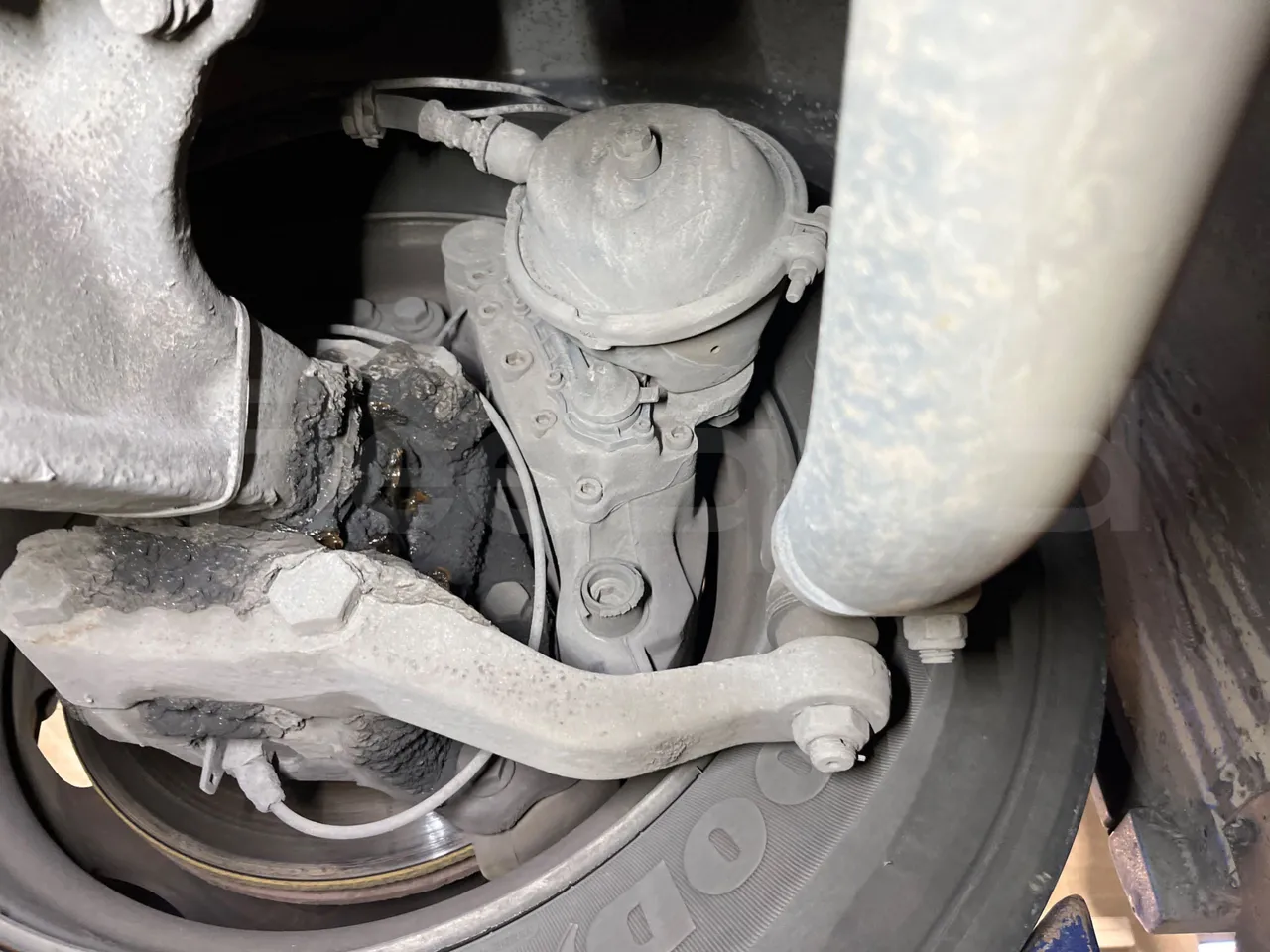 Mercedes-Benz Conecto 628B02-BD1GKEB - Euro 6 - 265 Kw - 17.956 Mt - front brake calipers right