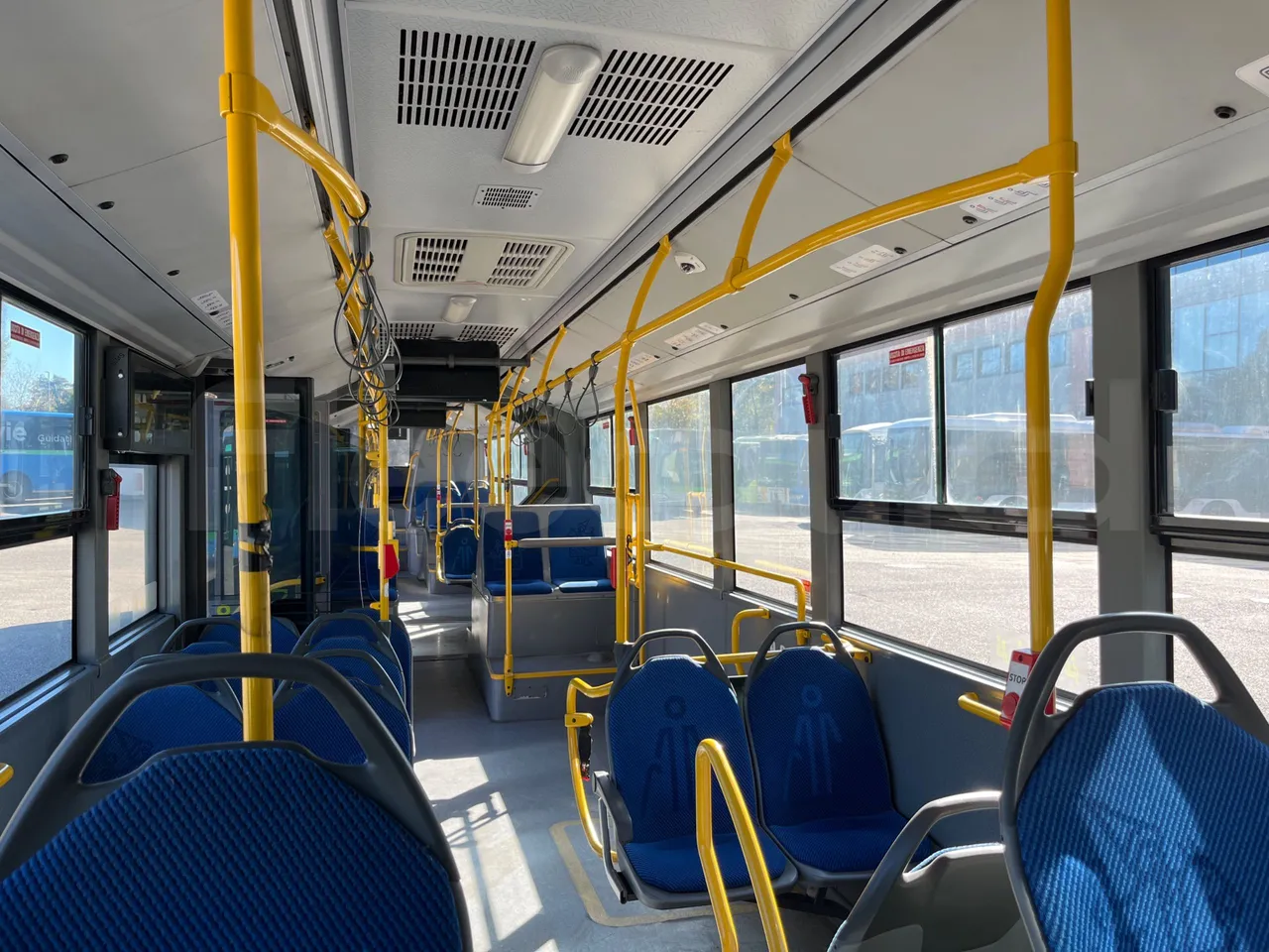 Mercedes-Benz Conecto 628B02-BD1GKEB - Euro 6 - 265 Kw - 17.956 Mt - handrails photo