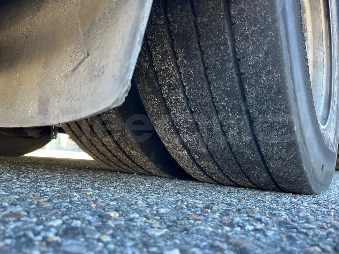 Mercedes-Benz Conecto 628B02-BD1GKEB - Euro 6 - 265 Kw - 17.956 Mt - tread condition third axle tires left