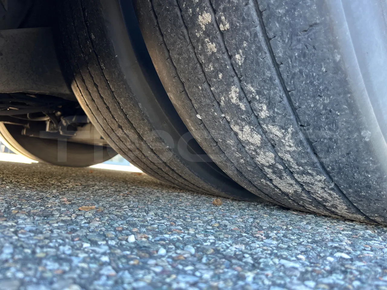 Mercedes-Benz Conecto 628B02-BD1GKEB - Euro 6 - 265 Kw - 17.956 Mt - tread condition third axle tires right