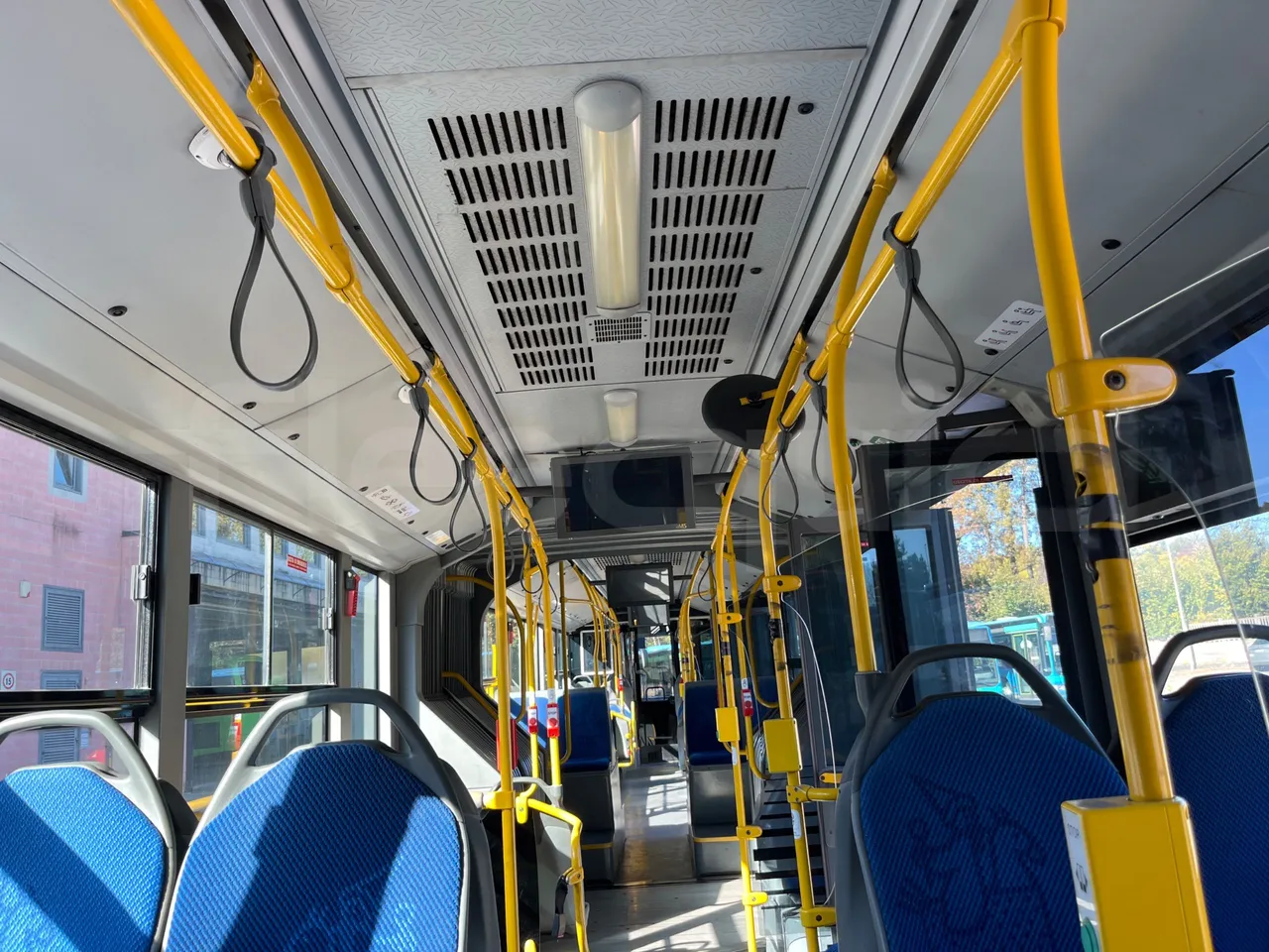 Mercedes-Benz Conecto 628B02-BD1GKEB - Euro 6 - 265 Kw - 17.956 Mt - overhead compartments photo