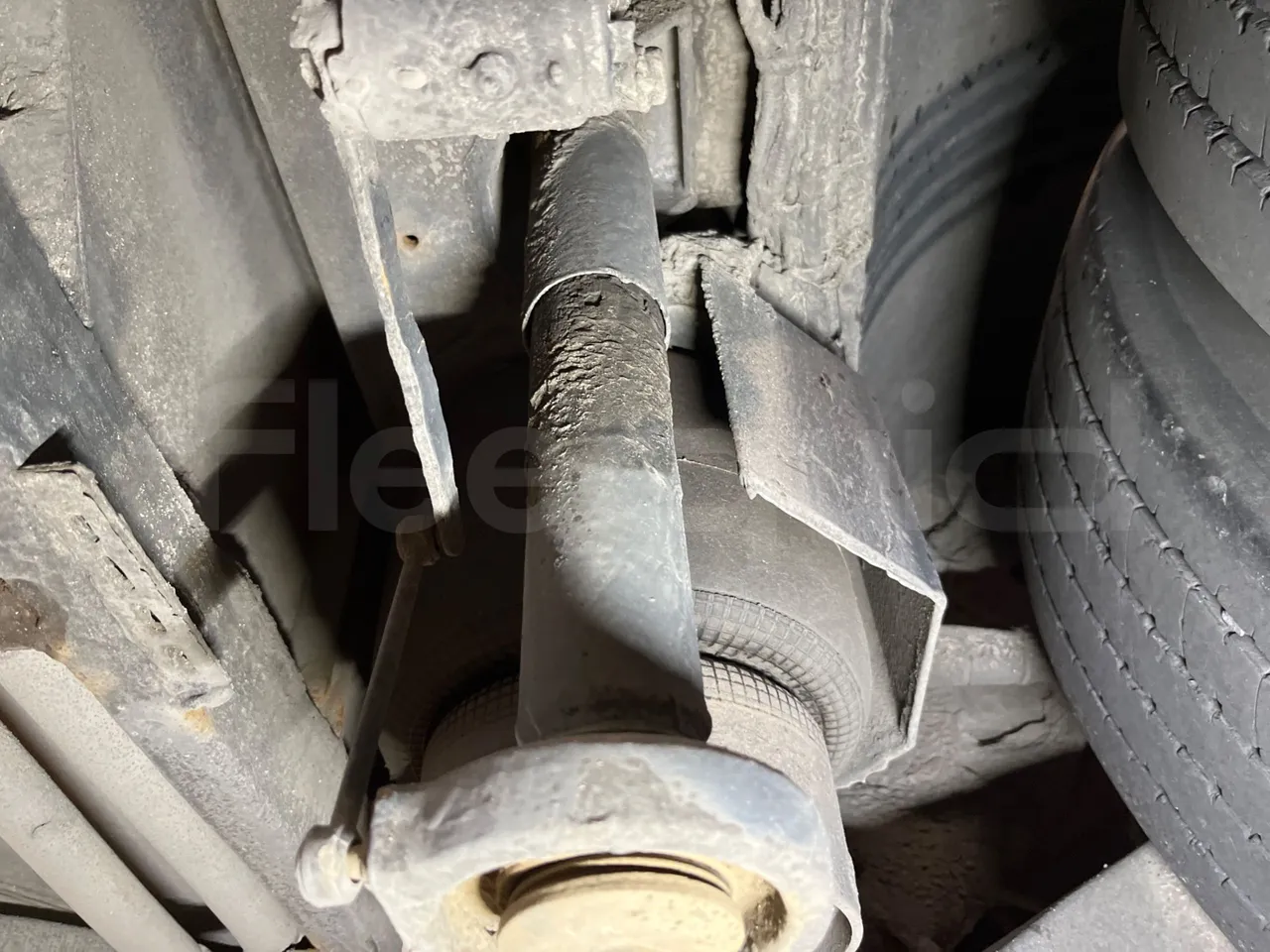 Mercedes-Benz Conecto 628B02-BD1GKEB - Euro 6 - 265 Kw - 17.956 Mt - axle 2 shock absorbers 1 left