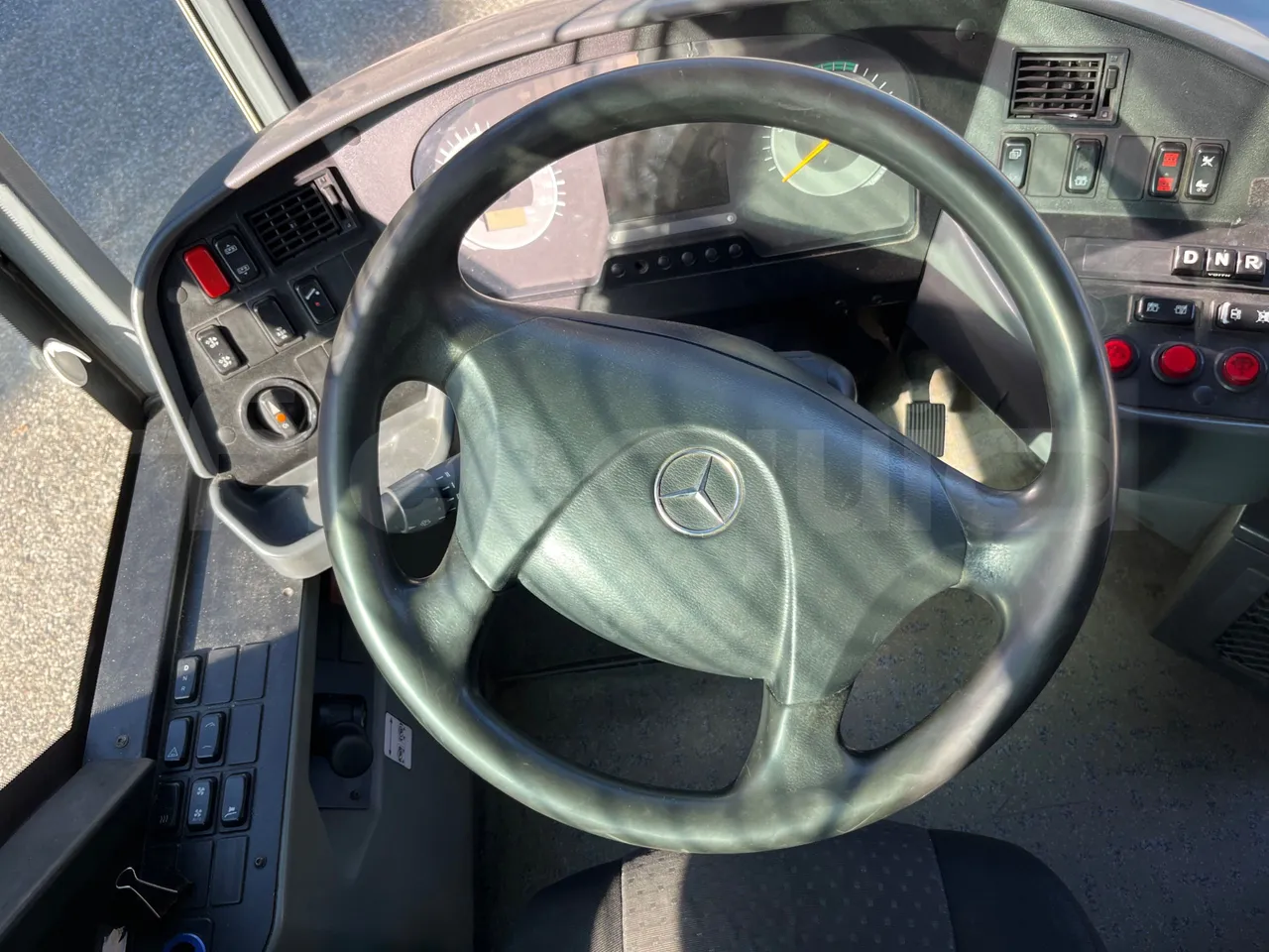 Mercedes-Benz Conecto 628B02-BD1GKEB - Euro 6 - 265 Kw - 17.956 Mt - steering wheel photo