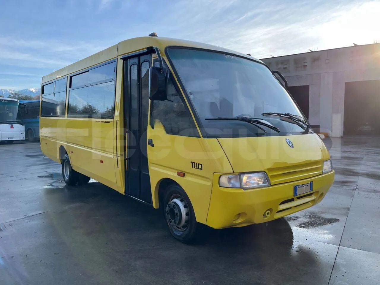 Iveco Cacciamali 59E12 THESI - Euro2 - 90kW - 7.600mt - Base cover photo