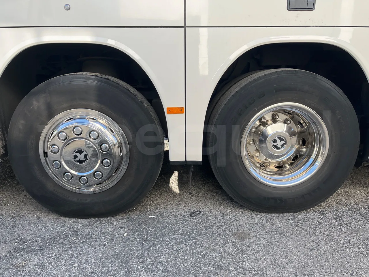 Setra S416 GT-HD - Euro5 - 315kW - 13mt - tread condition front tires left