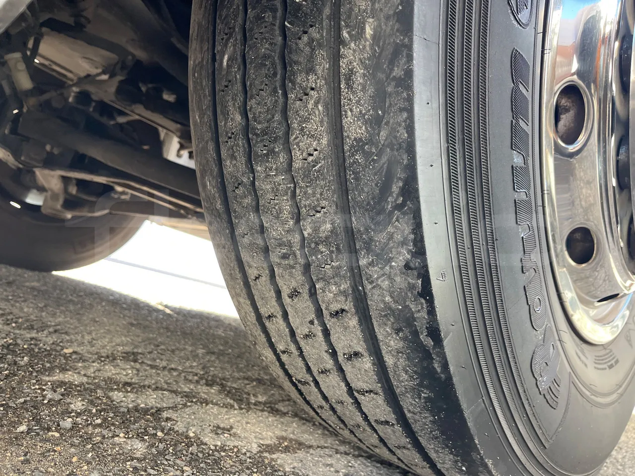 Setra S416 GT-HD - Euro5 - 315kW - 13mt - tread condition front tires right