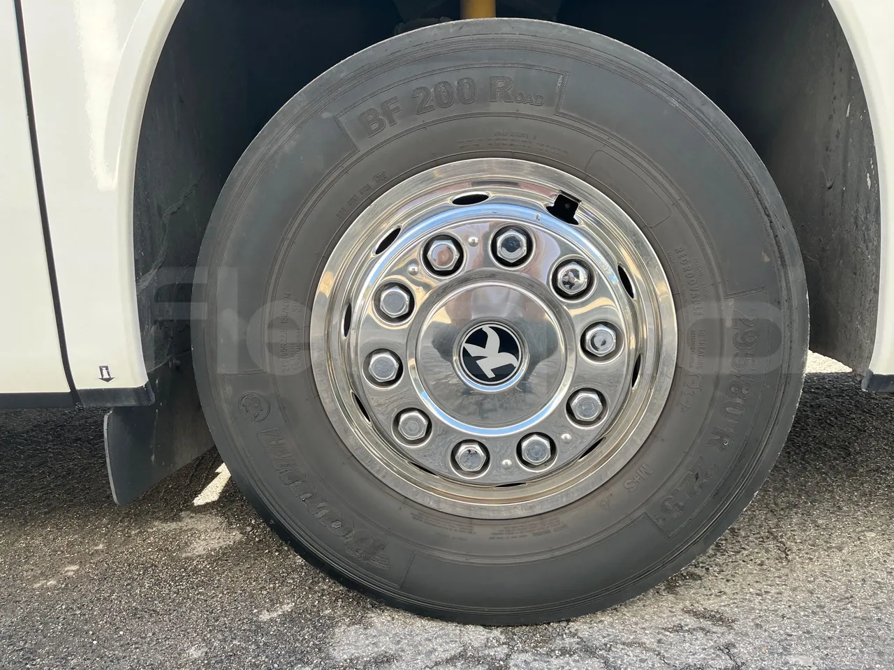 Setra S416 GT-HD - Euro5 - 315kW - 13mt - front left tire measurements