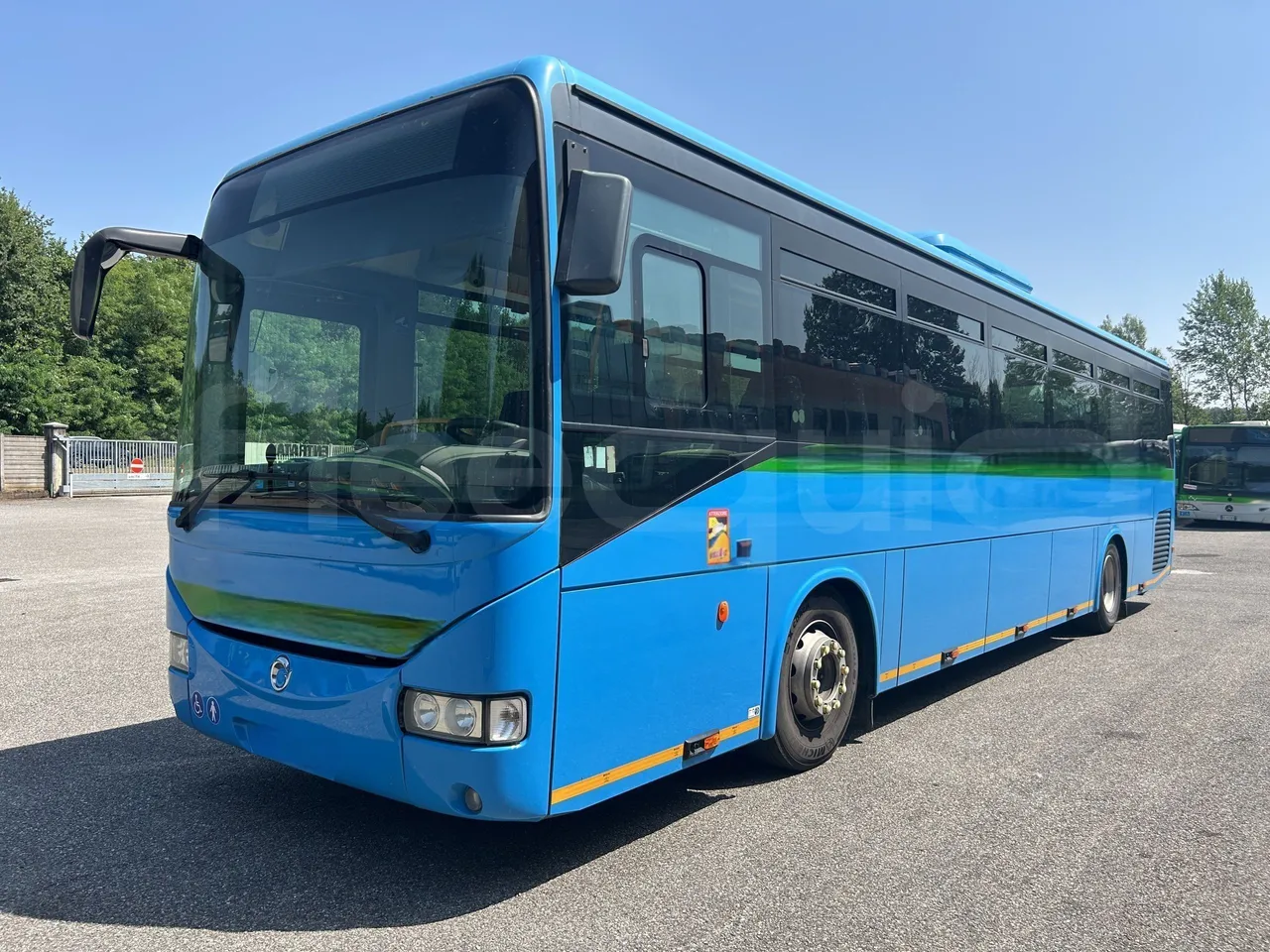 Iveco Crossway - 3/4 Front Left Side