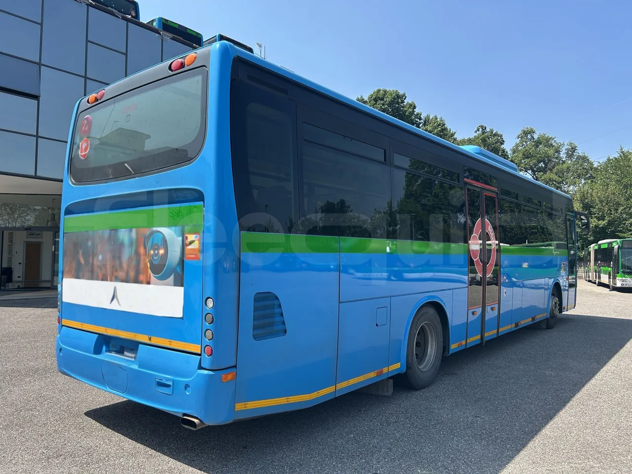 Iveco Crossway - 3/4 Rear Right Side