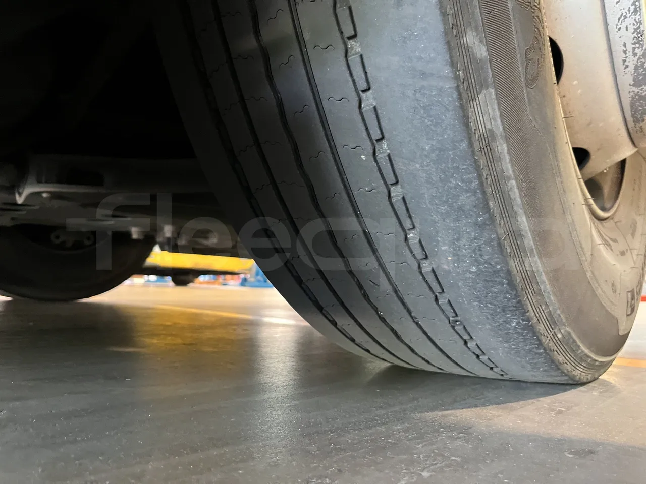 Iveco Crossway - First Axle Right Side: Tyre Tread