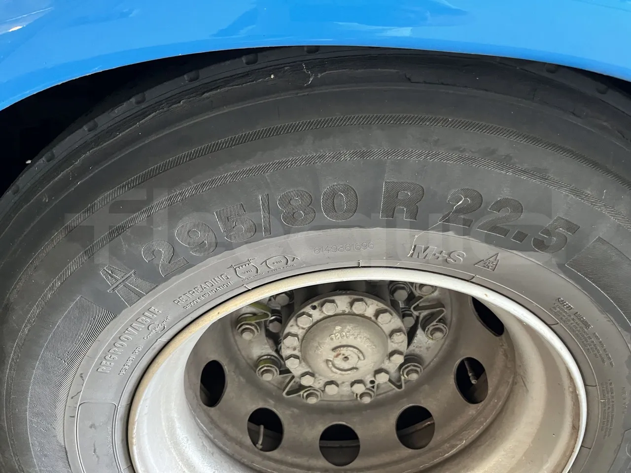 Iveco Crossway - Second Axle Left Side: Tyre Size
