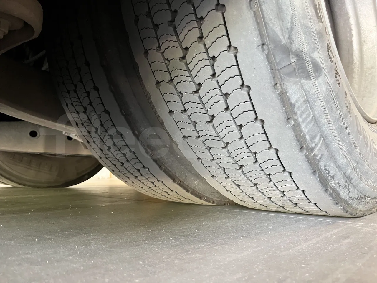 Iveco Crossway - Second Axle Right Side: Tyre Tread