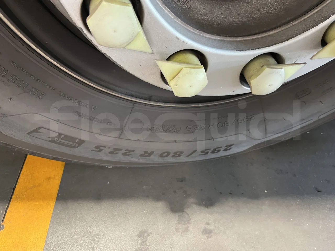 Iveco Crossway - First Axle Left Side: Tyre Size