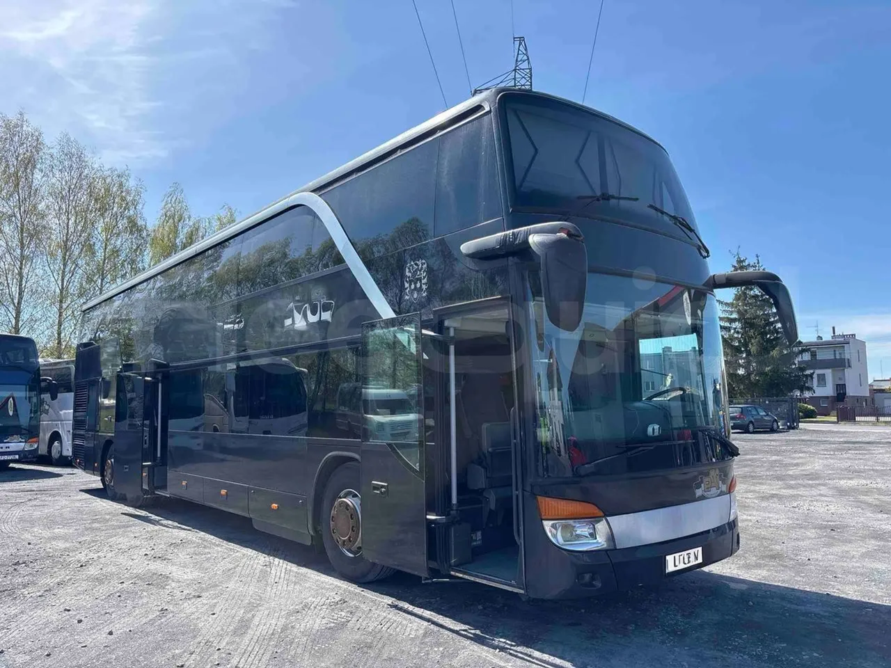 Setra S431   DT - Euro5 - 375kW - 13.870mt - 3/4 right front doors open
