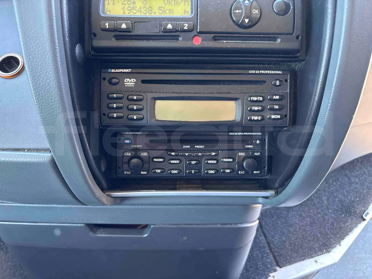 Setra S431   DT - Euro5 - 375kW - 13.870mt - radio accessories photo