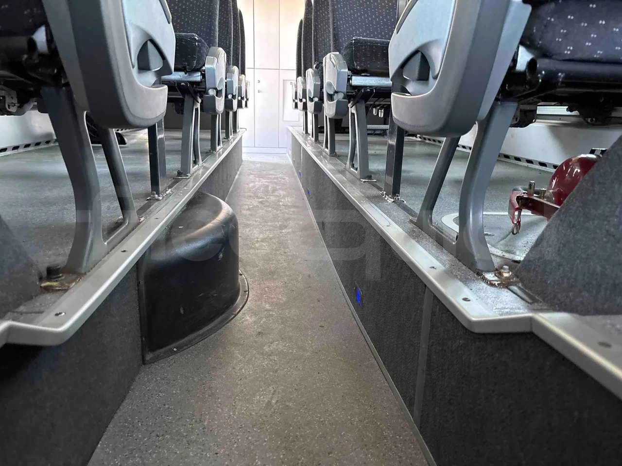 Setra S431   DT - Euro5 - 375kW - 13.870mt - seat brackets photo