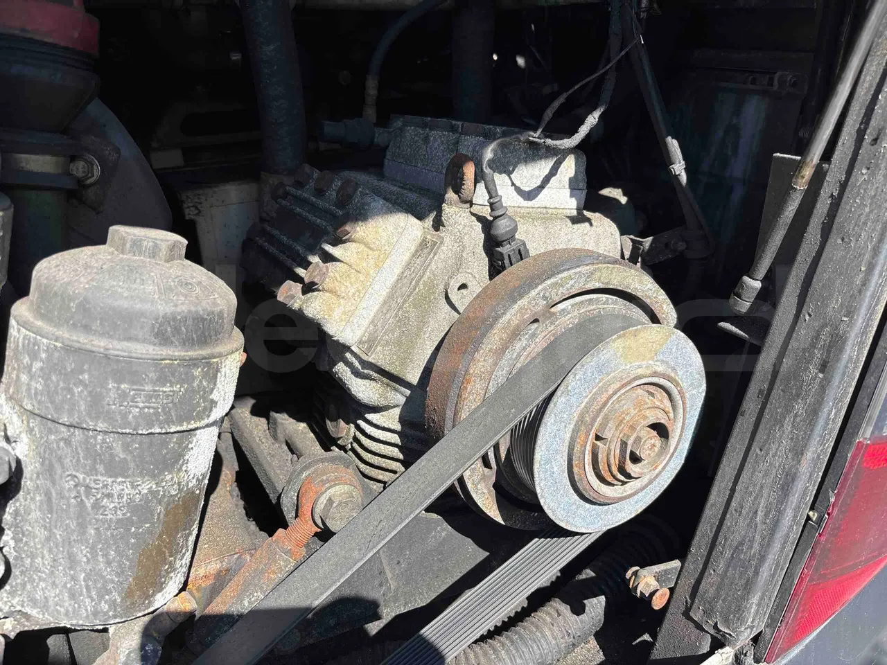 Setra S431   DT - Euro5 - 375kW - 13.870mt - air conditioning compressor
