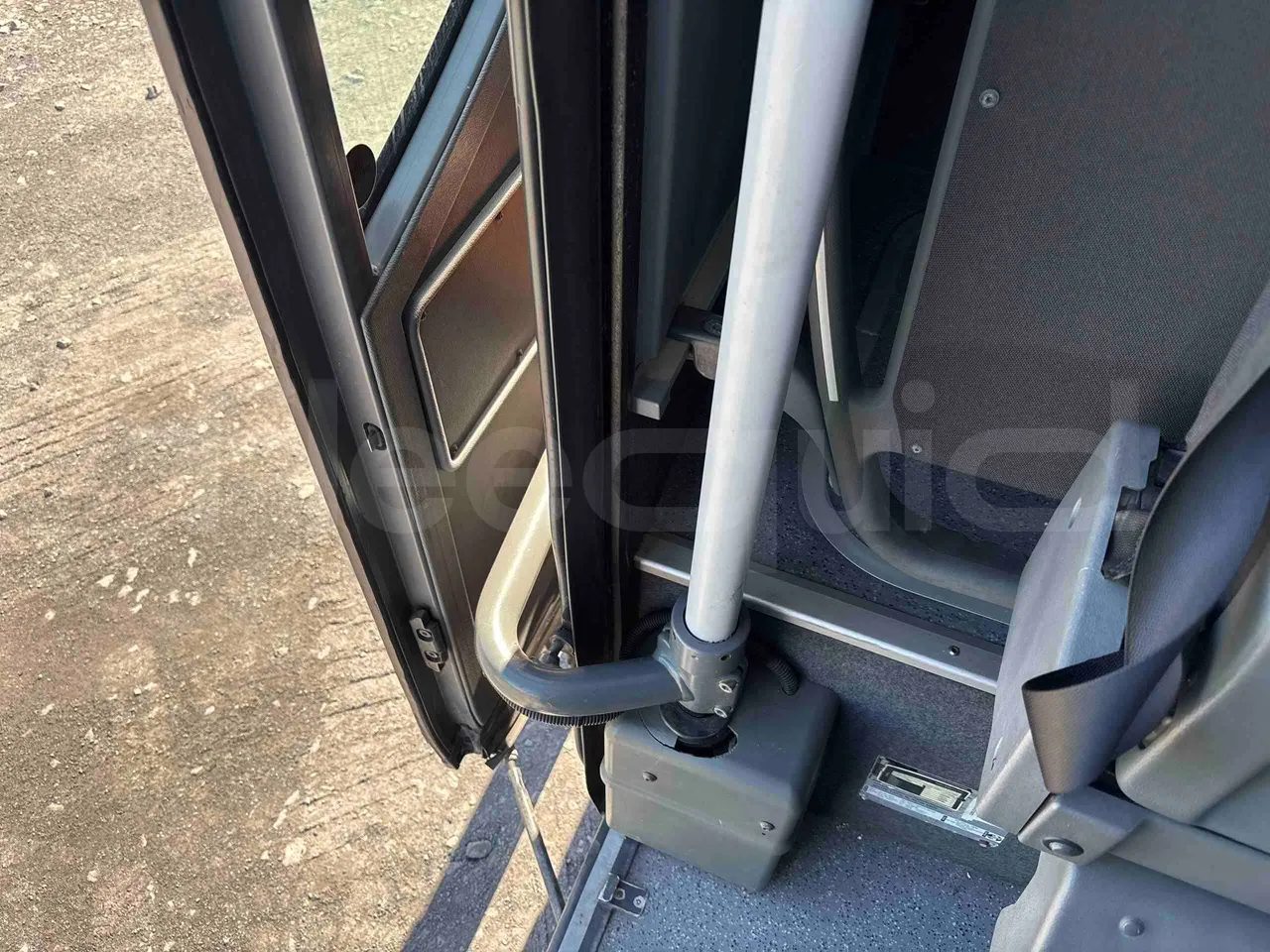 Setra S431   DT - Euro5 - 375kW - 13.870mt - door mechanism photo