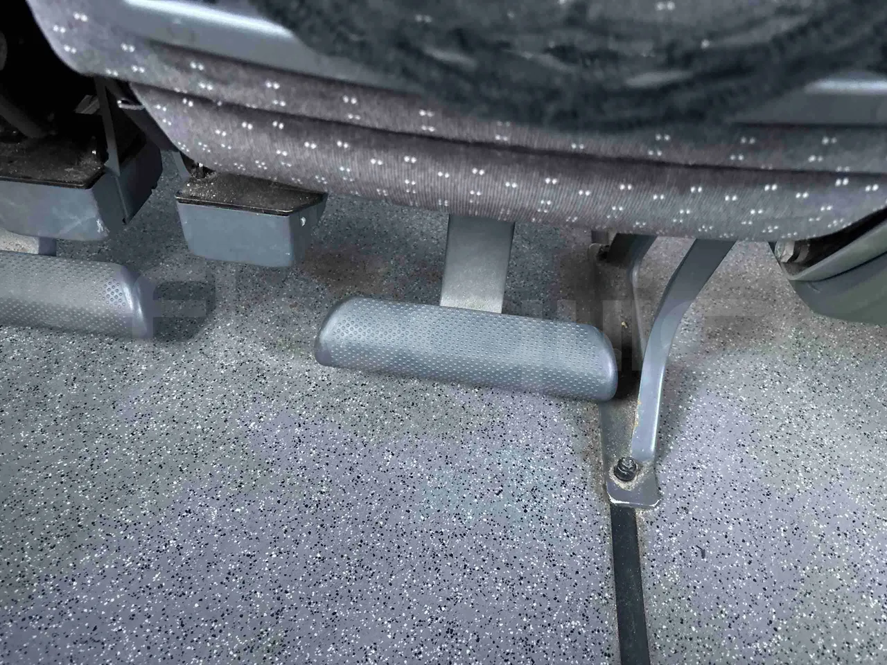 Setra S431   DT - Euro5 - 375kW - 13.870mt - footrest detail photo