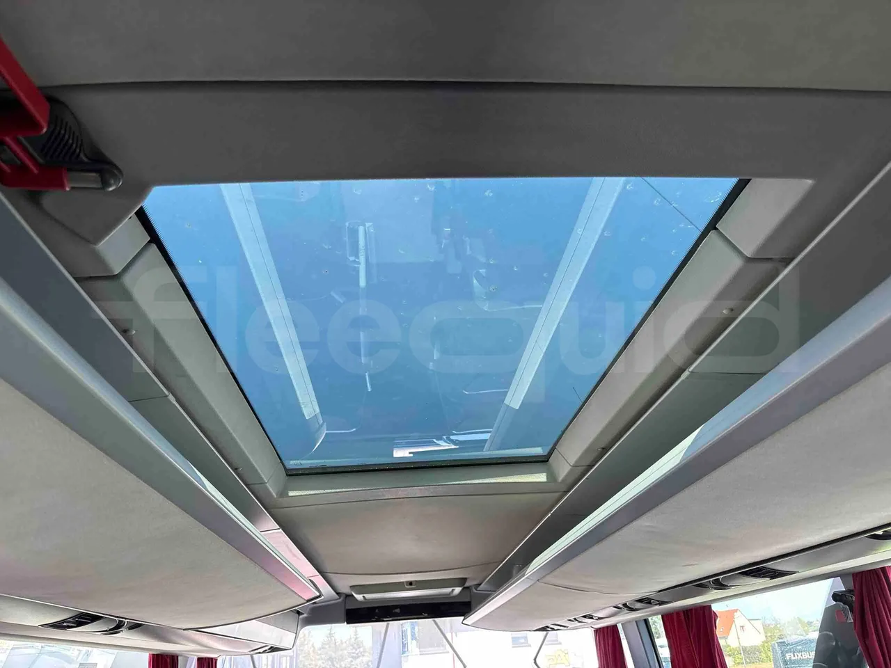 Setra S431   DT - Euro5 - 375kW - 13.870mt - roof hatch 1