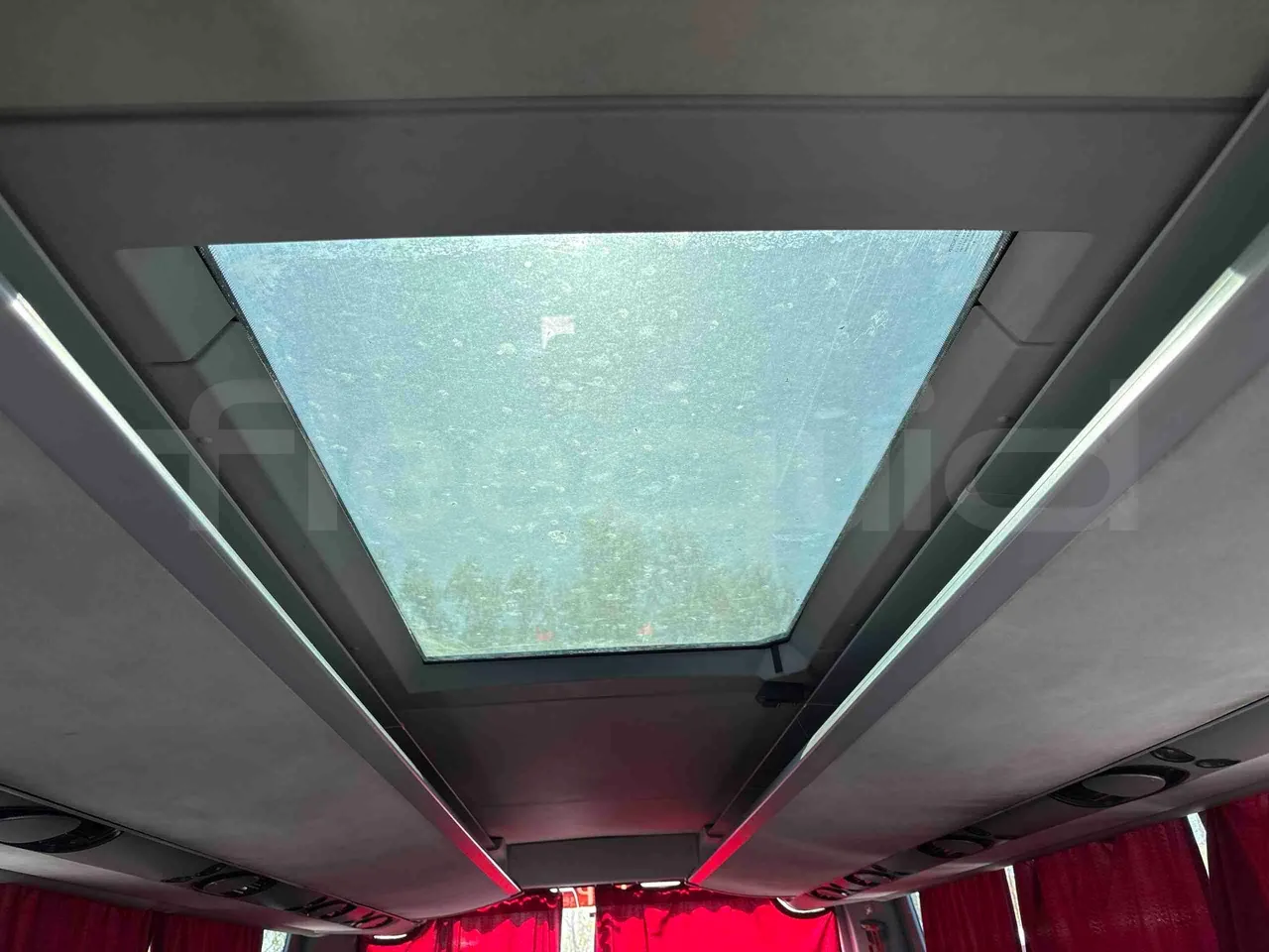 Setra S431   DT - Euro5 - 375kW - 13.870mt - roof hatch 2