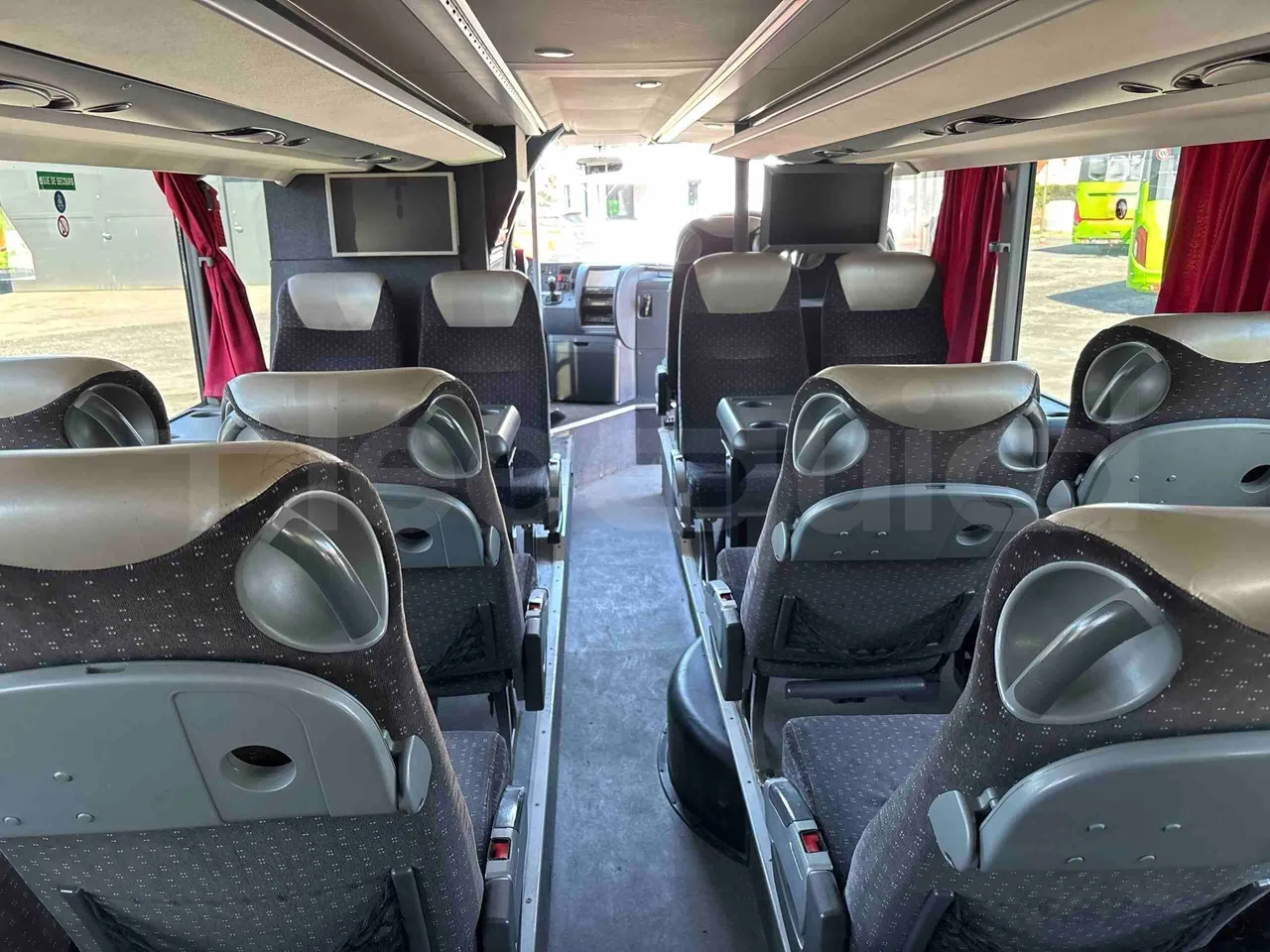 Setra S431   DT - Euro5 - 375kW - 13.870mt - forward view middle aisle