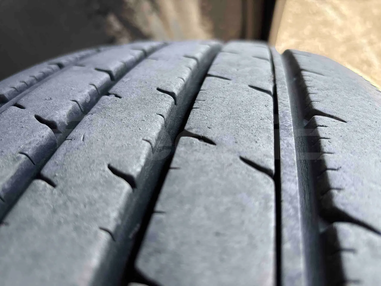 Setra S431   DT - Euro5 - 375kW - 13.870mt - tread condition third axle tires left