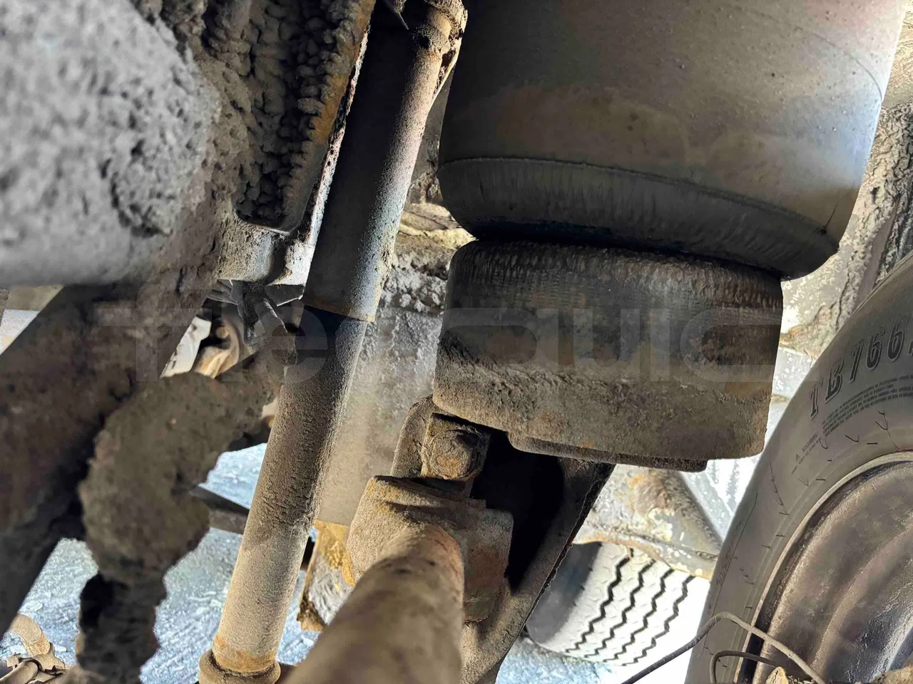 Setra S431   DT - Euro5 - 375kW - 13.870mt - axel 3 shock absorbers 1 right