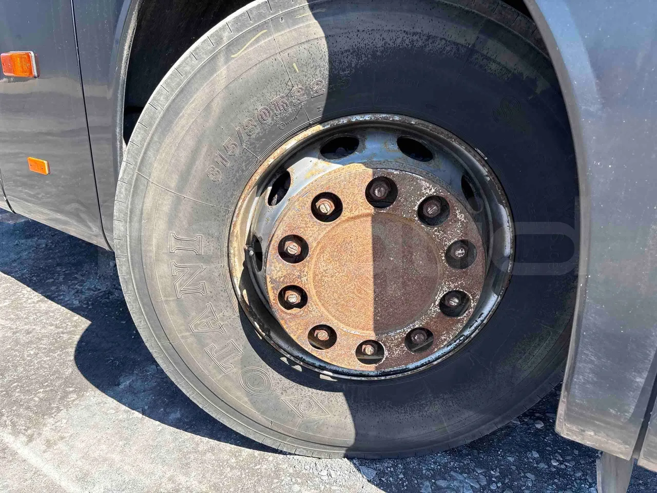 Setra S431   DT - Euro5 - 375kW - 13.870mt - front left tire measurements