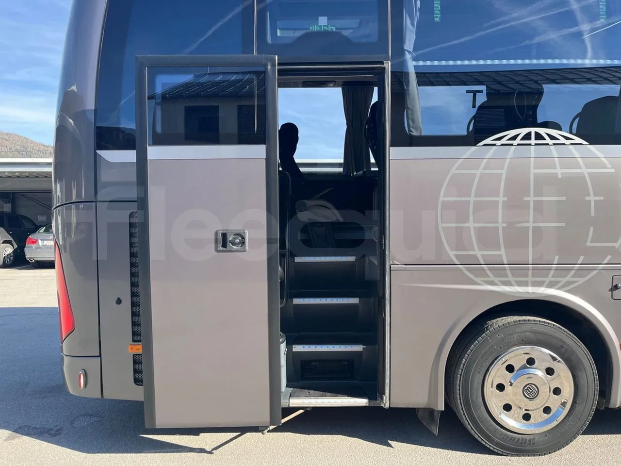 Temsa MD9 A/A3J/1L - Euro 6 - 213 kW - 9.480 mt - front door 2 open