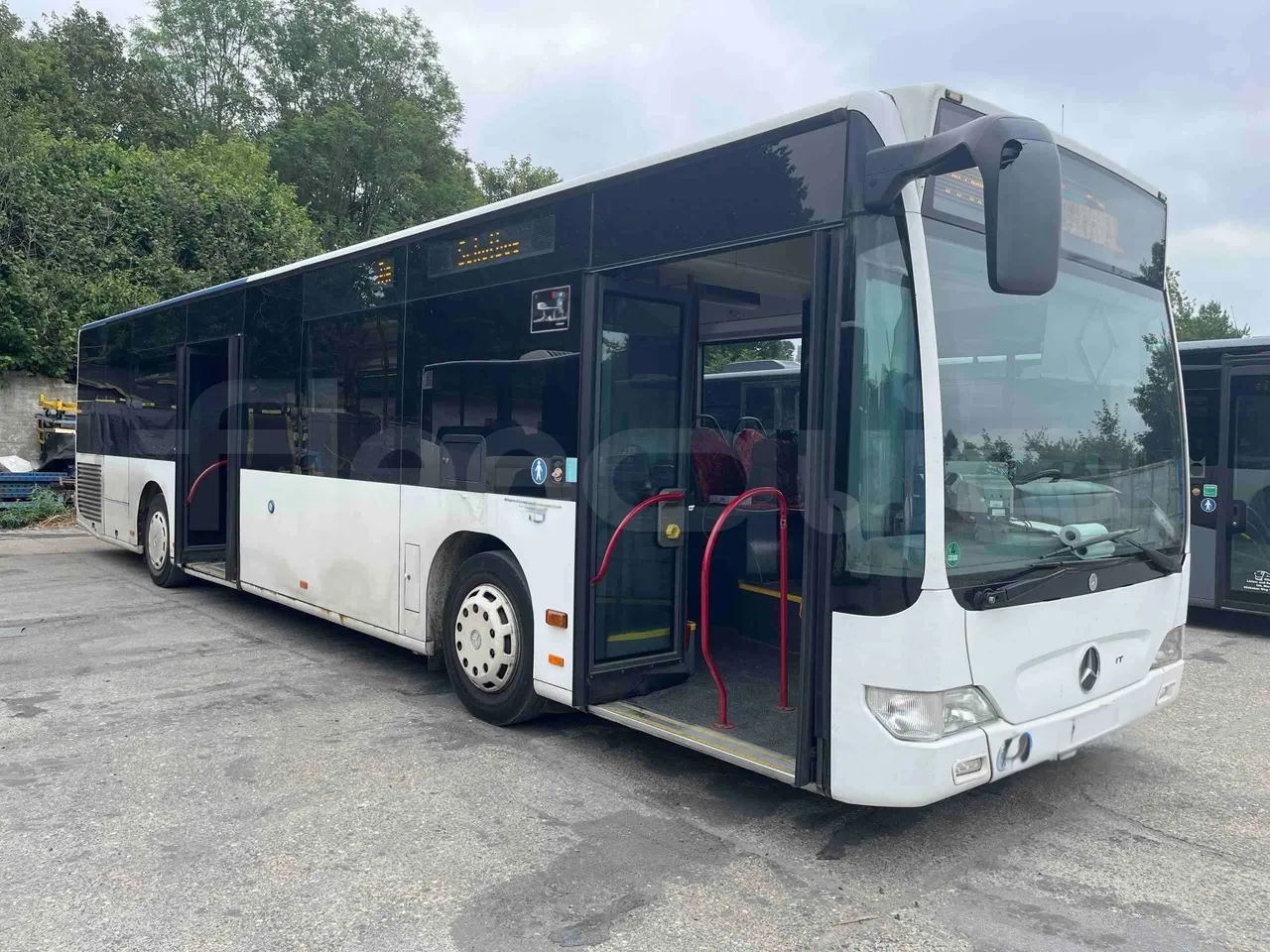 Mercedes-Benz Citaro - 3/4 Front Right Side Doors Open