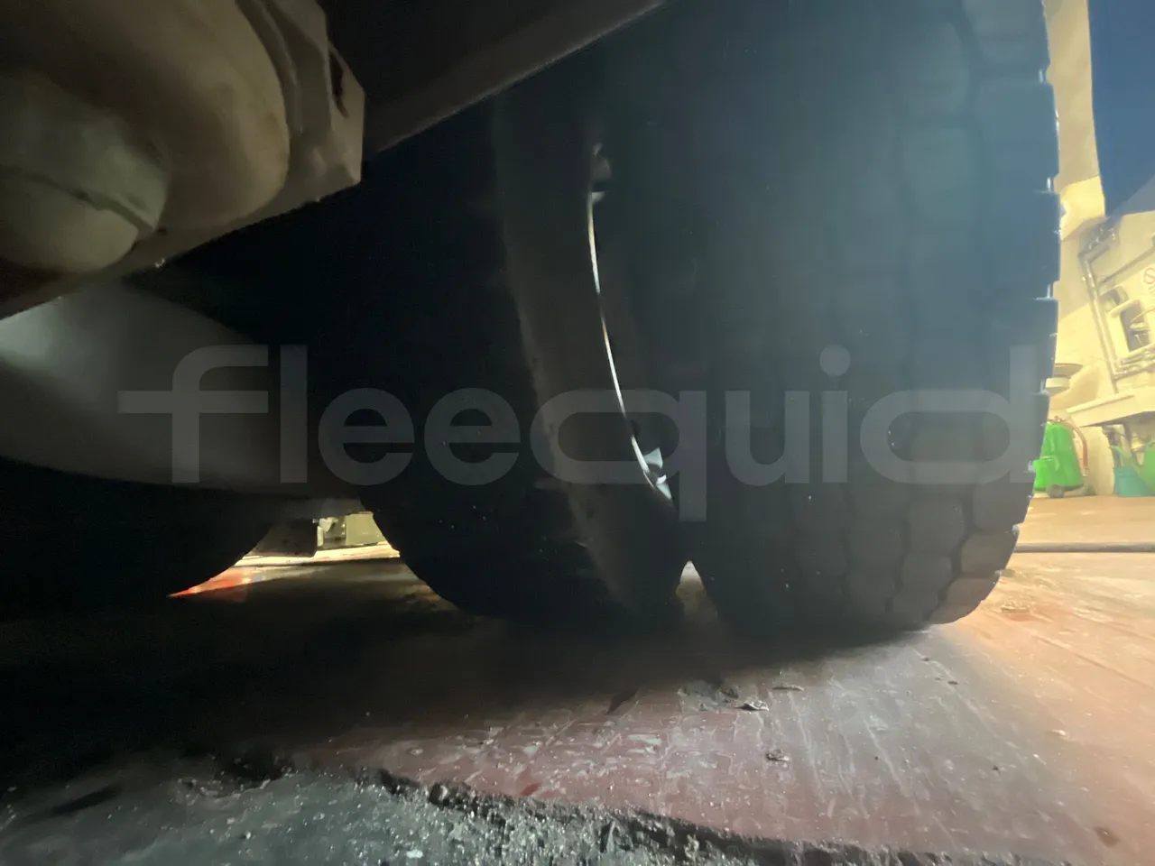 Irizar Scania K380EB - EUR4 - 279kW - 12m - tread condition front tires right