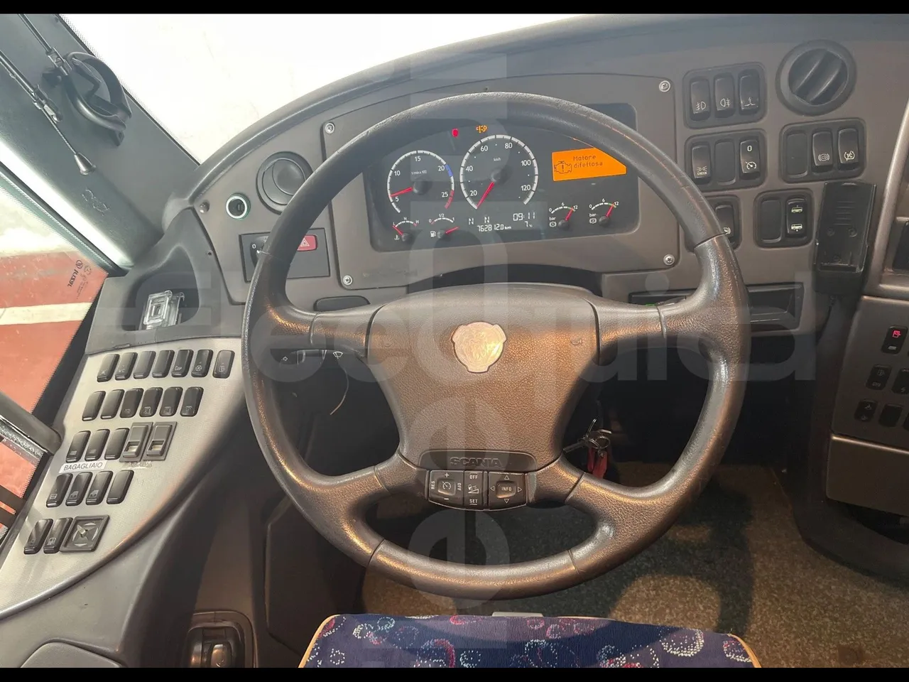 Irizar Scania K380EB - EUR4 - 279kW - 12m - steering wheel photo