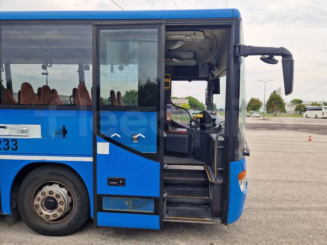Setra S417 S417 UL/ Euro 5 - 260 Kw - 14,030 Mt - front door 1 open
