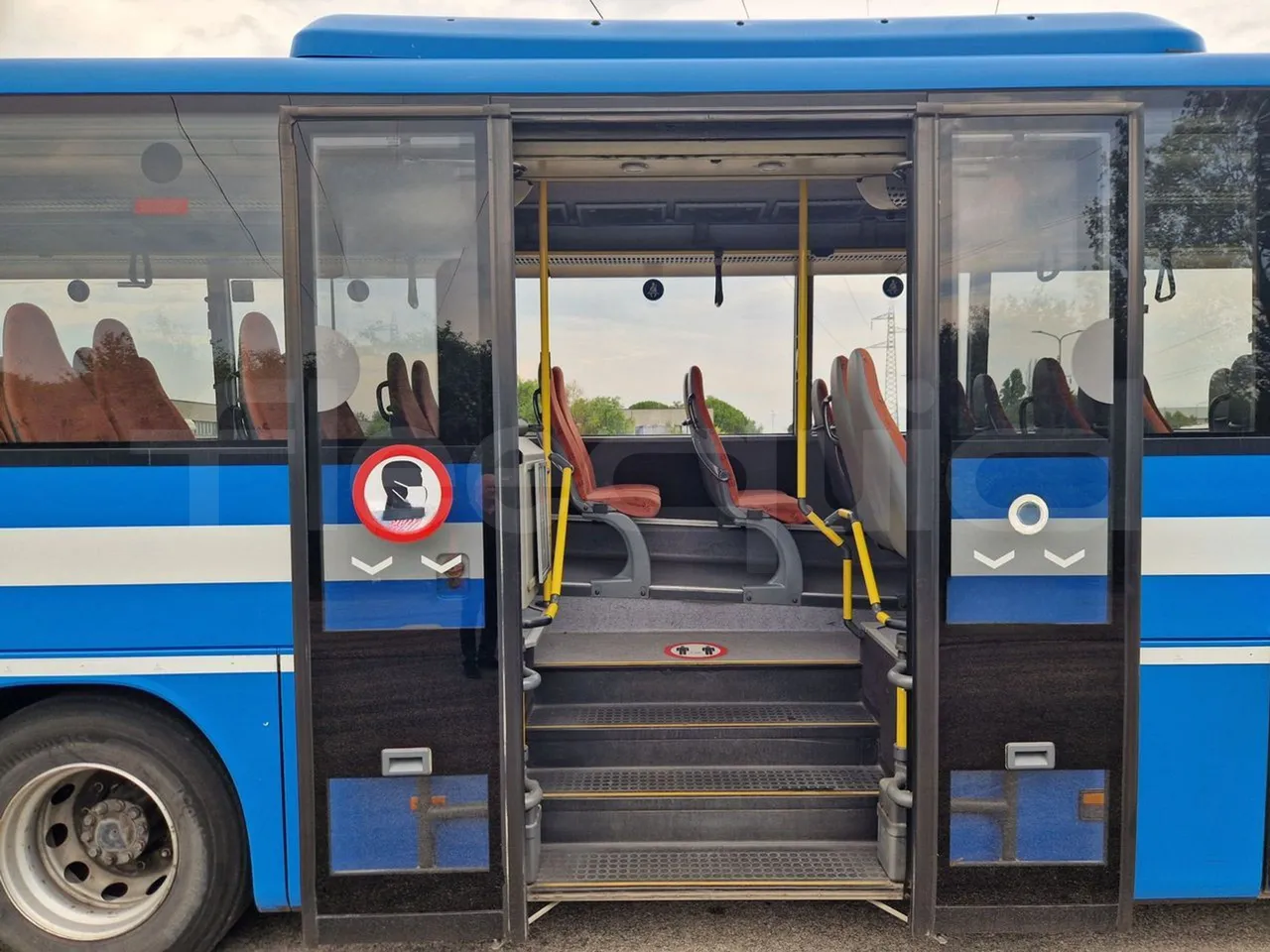 Setra S417 S417 UL/ Euro 5 - 260 Kw - 14,030 Mt - front door 2 open