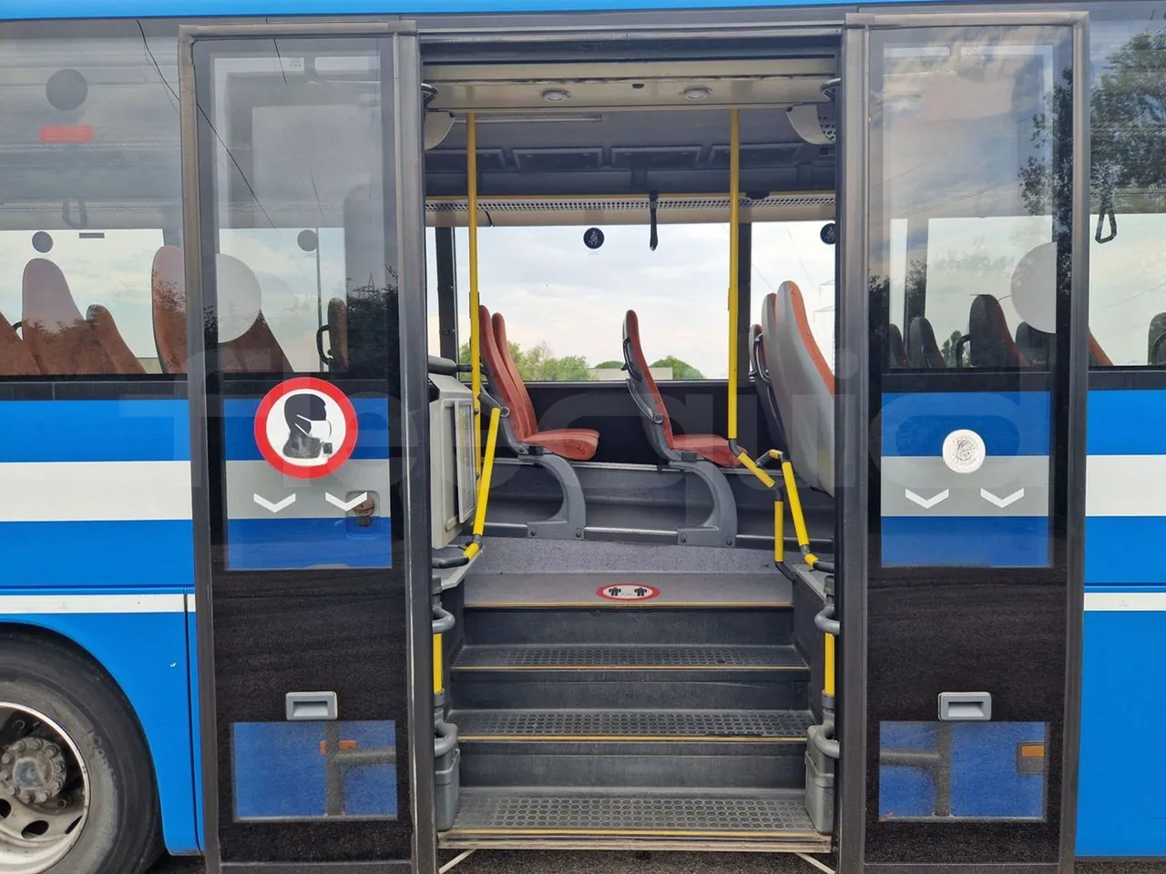 Setra S417 S417 UL/ Euro 5 - 260 Kw - 14,030 Mt - front door 3 open (mandatory for bus to scrap)