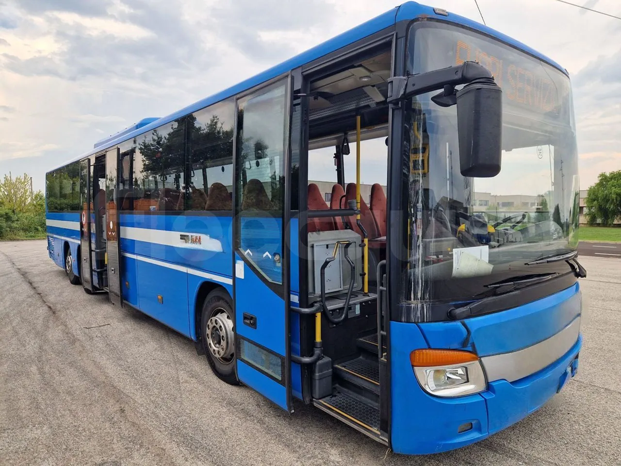 Setra S417 S417 UL/ Euro 5 - 260 Kw - 14,030 Mt - 3/4 right front doors open