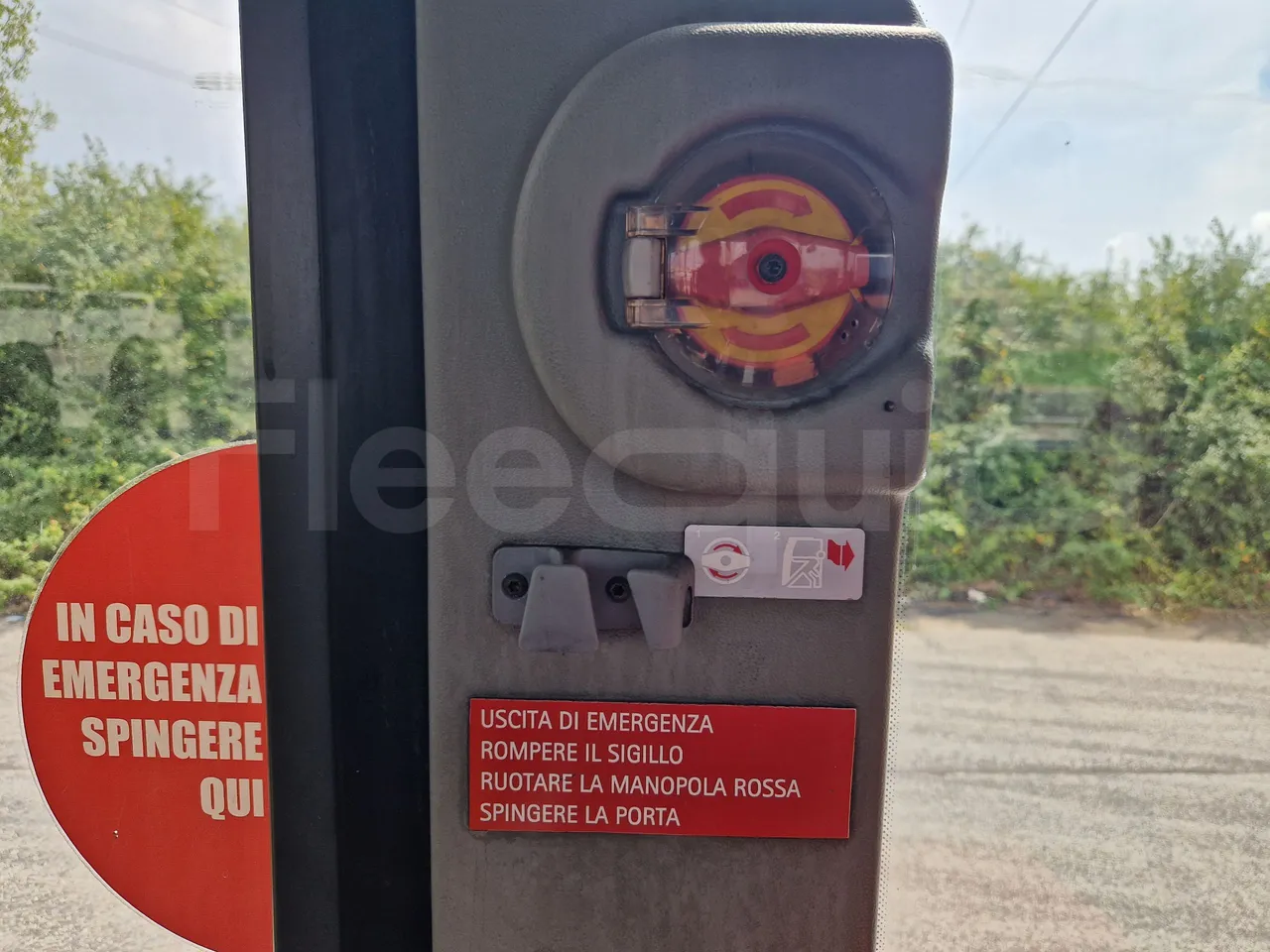 Setra S417 S417 UL/ Euro 5 - 260 Kw - 14,030 Mt - footrest detail photo