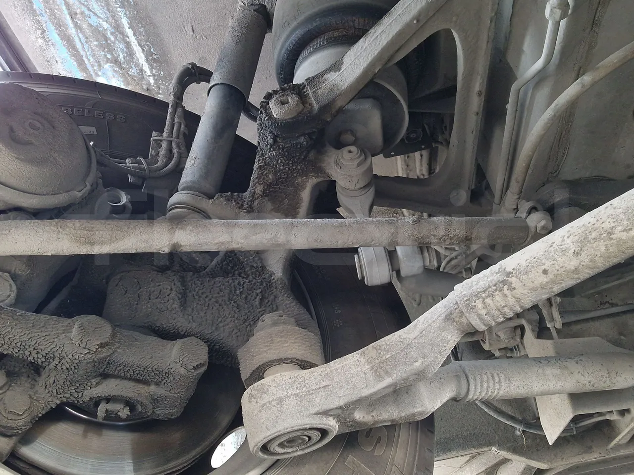 Setra S417 S417 UL/ Euro 5 - 260 Kw - 14,030 Mt - front air springs left