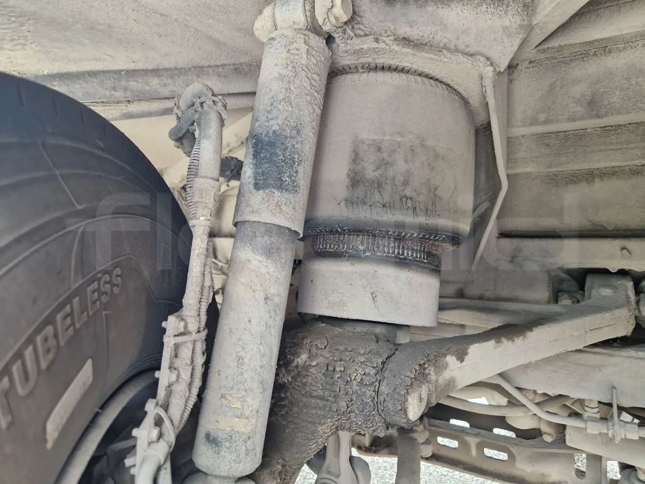 Setra S417 S417 UL/ Euro 5 - 260 Kw - 14,030 Mt - front shock absorbers left