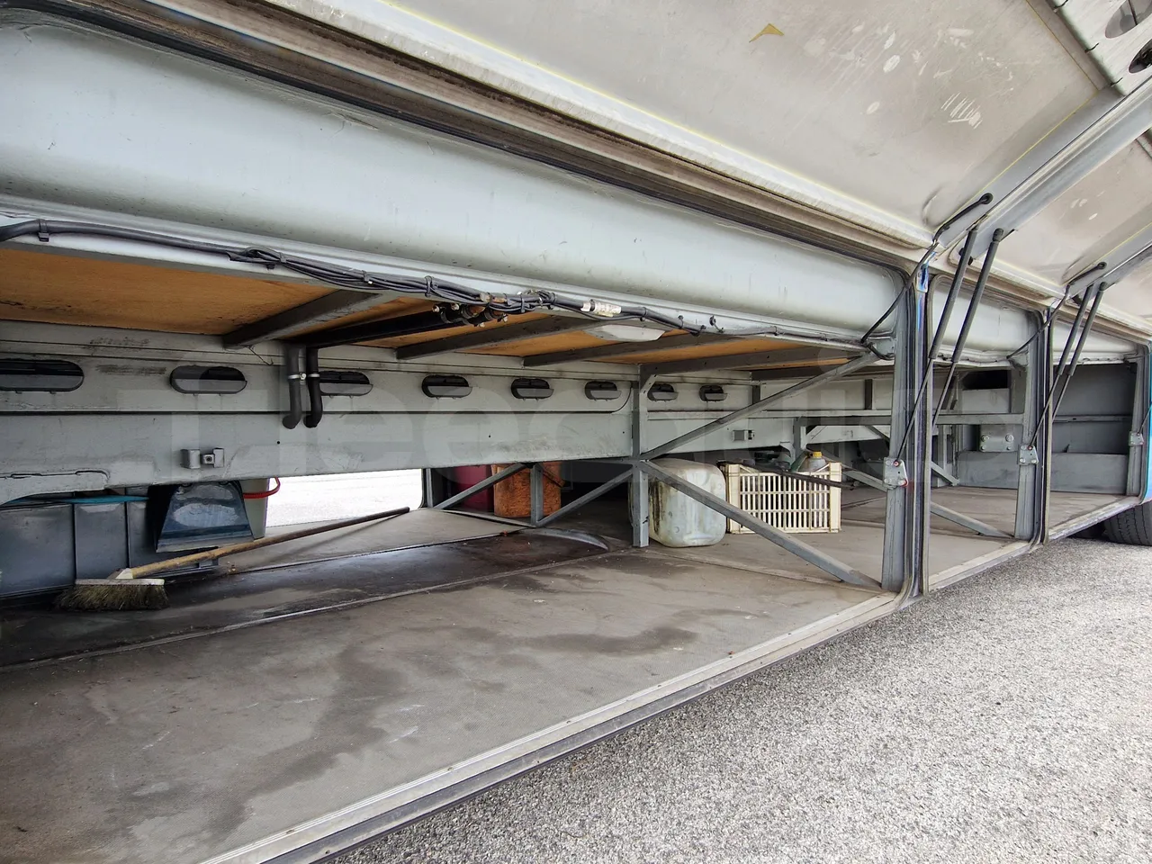Setra S417 S417 UL/ Euro 5 - 260 Kw - 14,030 Mt - internal frame rust check