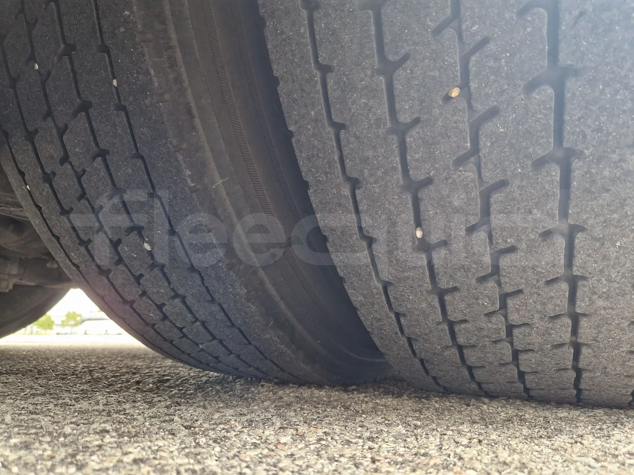 Setra S417 S417 UL/ Euro 5 - 260 Kw - 14,030 Mt - tread condition front tires left