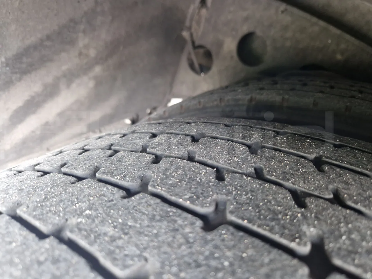 Setra S417 S417 UL/ Euro 5 - 260 Kw - 14,030 Mt - tread condition second axle tires right