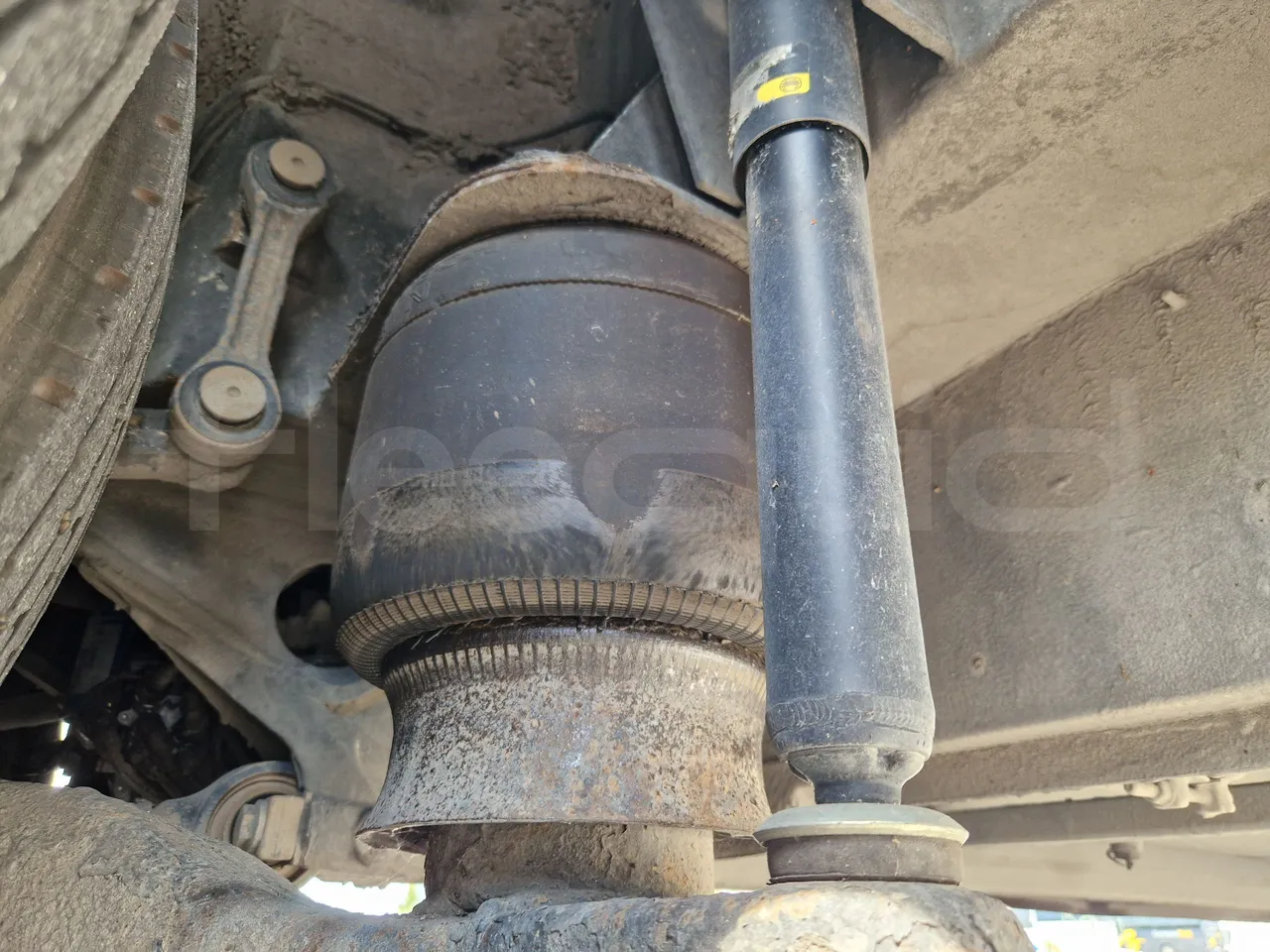 Setra S417 S417 UL/ Euro 5 - 260 Kw - 14,030 Mt - axle 2 shock absorbers 1 right